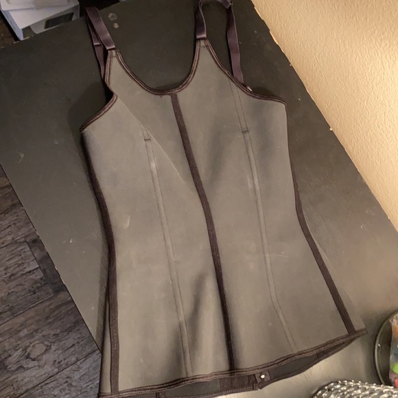 Shapeware top - Picture 6 of 10